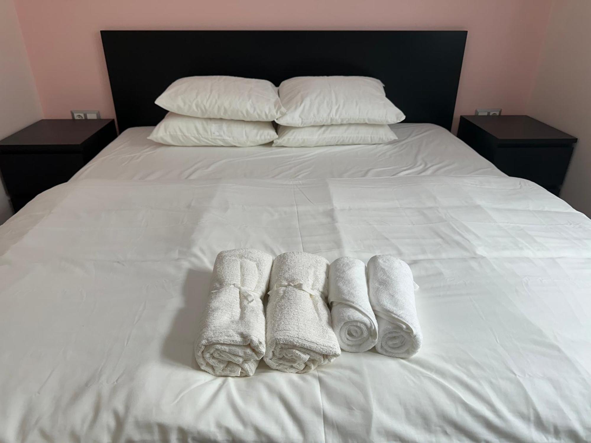 Warm And Modern Brand New Apartment بيرايوس المظهر الخارجي الصورة