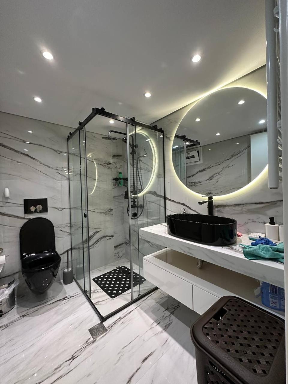 Warm And Modern Brand New Apartment بيرايوس المظهر الخارجي الصورة